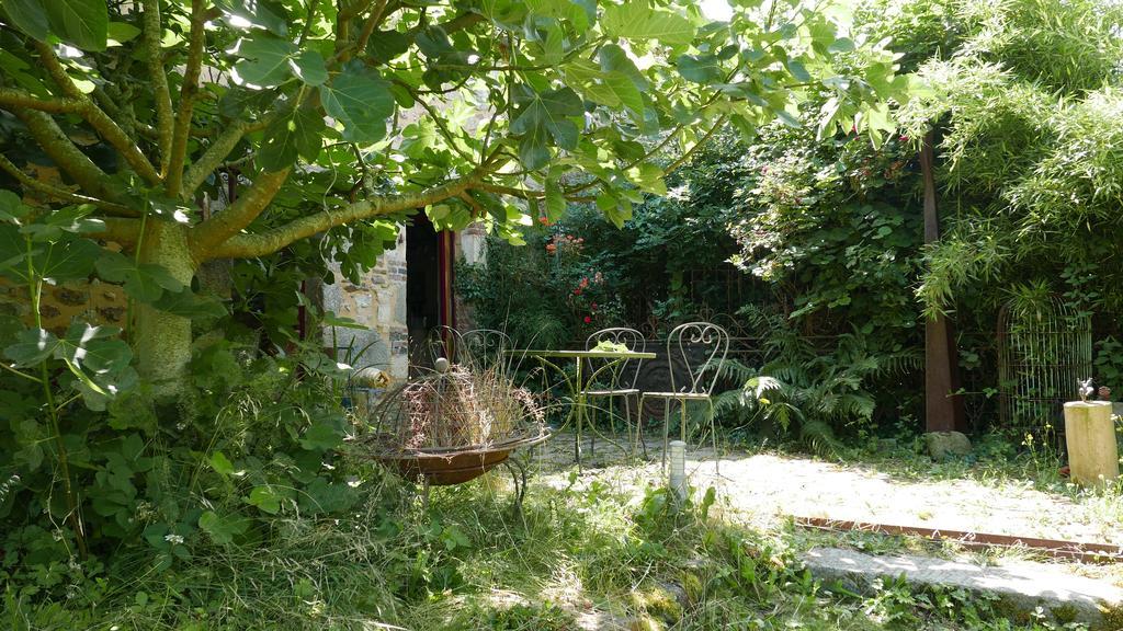 La Cage Aux Oiseaux Bed & Breakfast La Lande-de-Goult Exterior foto